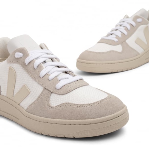 Veja V-10 Women’s Sneakers - Picture 2 of 9